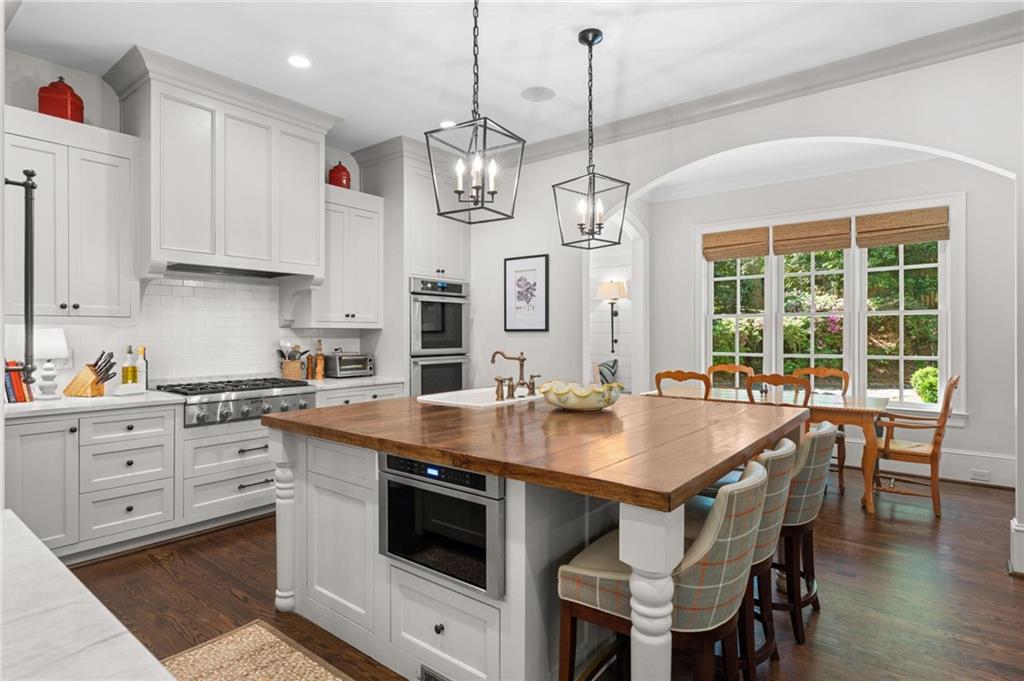 2591 Hyde Manor Drive NW