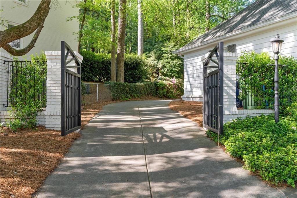 2591 Hyde Manor Drive NW