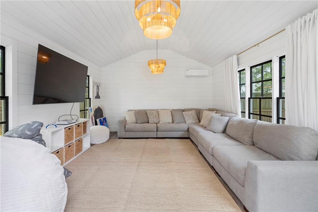 951 Northcliffe Drive NW