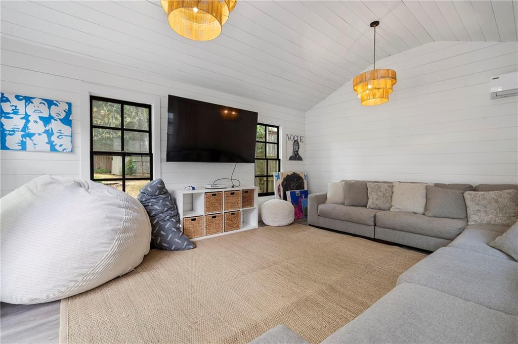 951 Northcliffe Drive NW