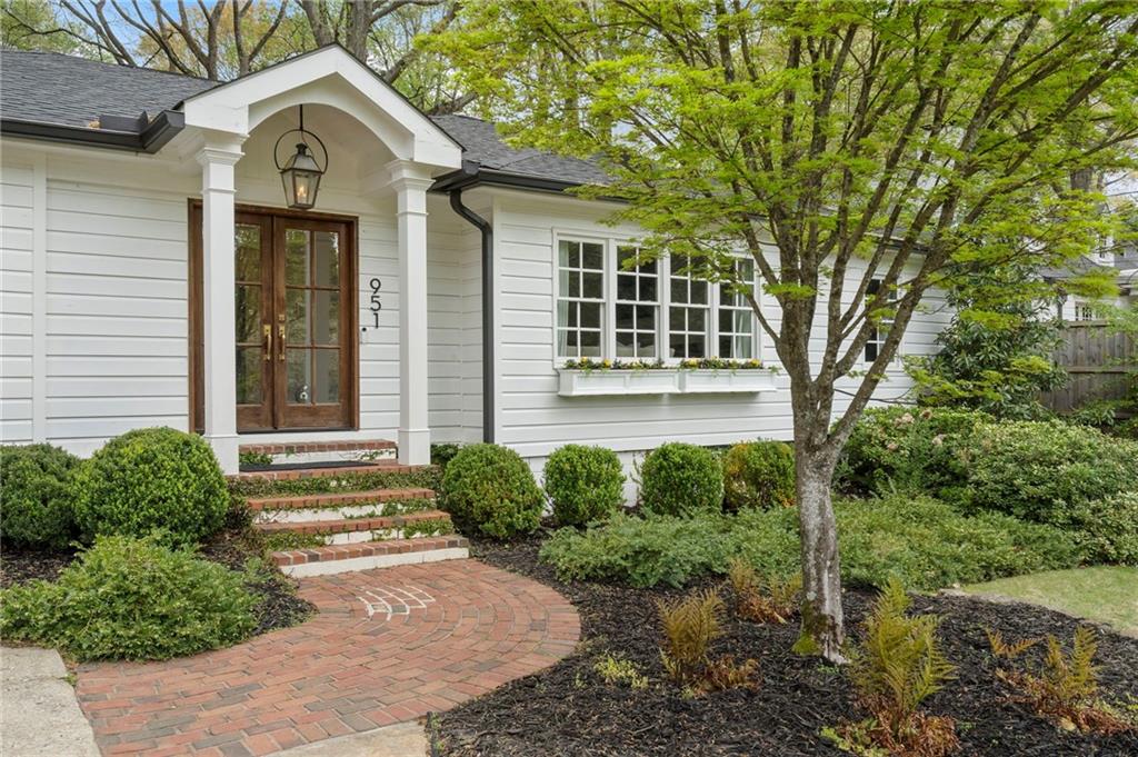 951 Northcliffe Drive NW