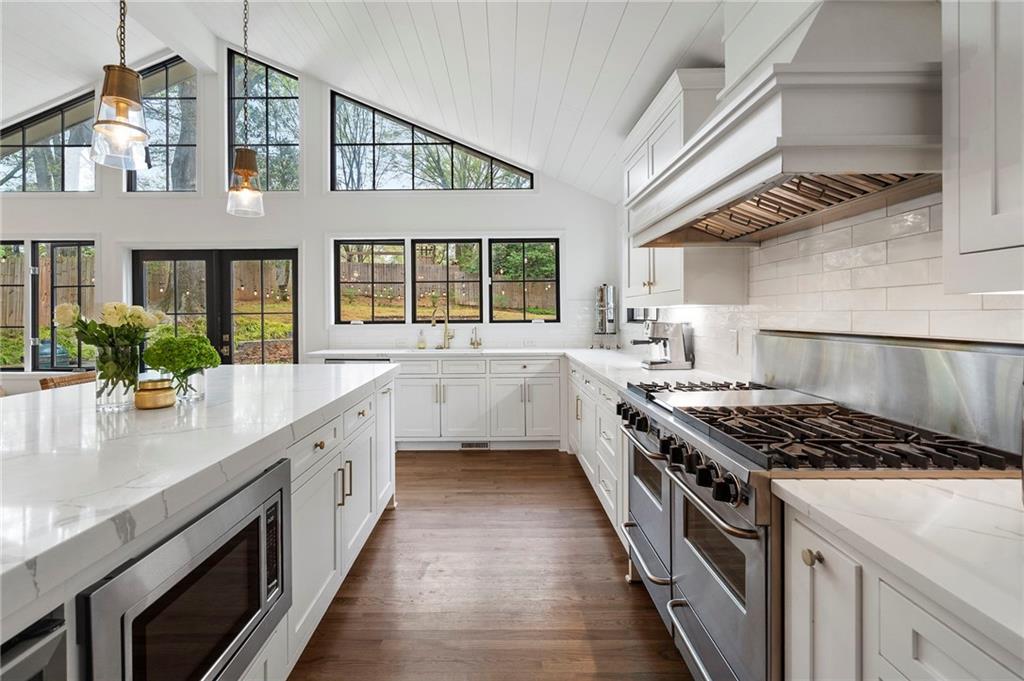 951 Northcliffe Drive NW