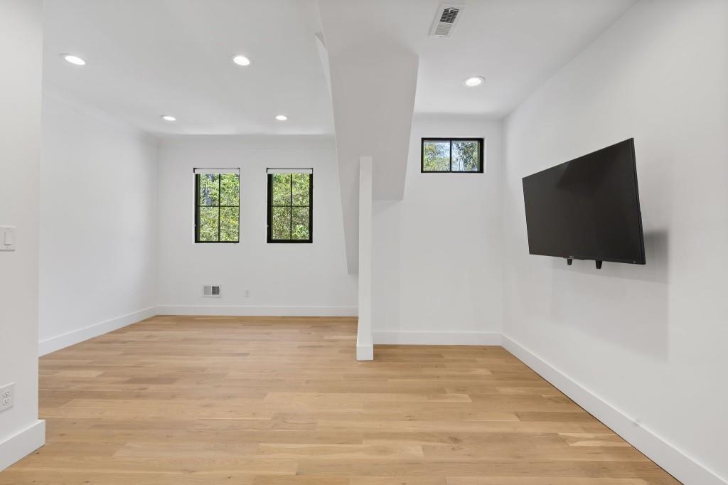 447 Valley Road
