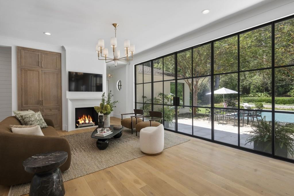 447 Valley Road