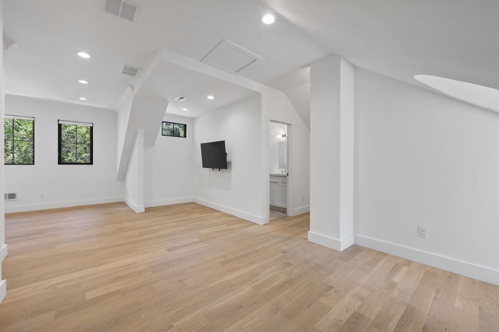447 Valley Road