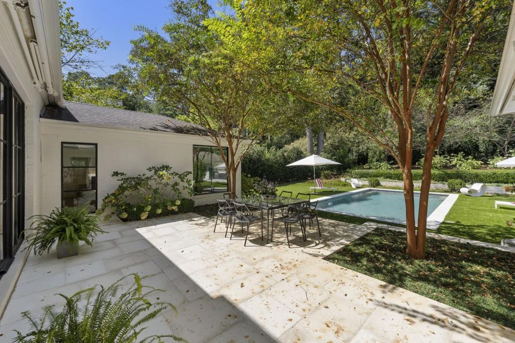 447 Valley Road