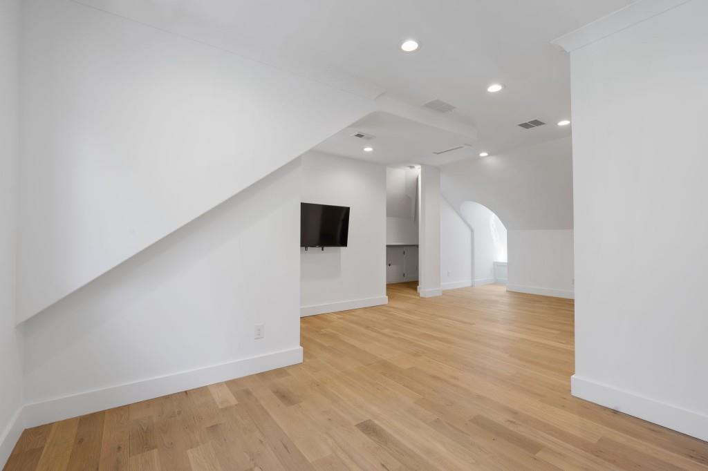 447 Valley Road