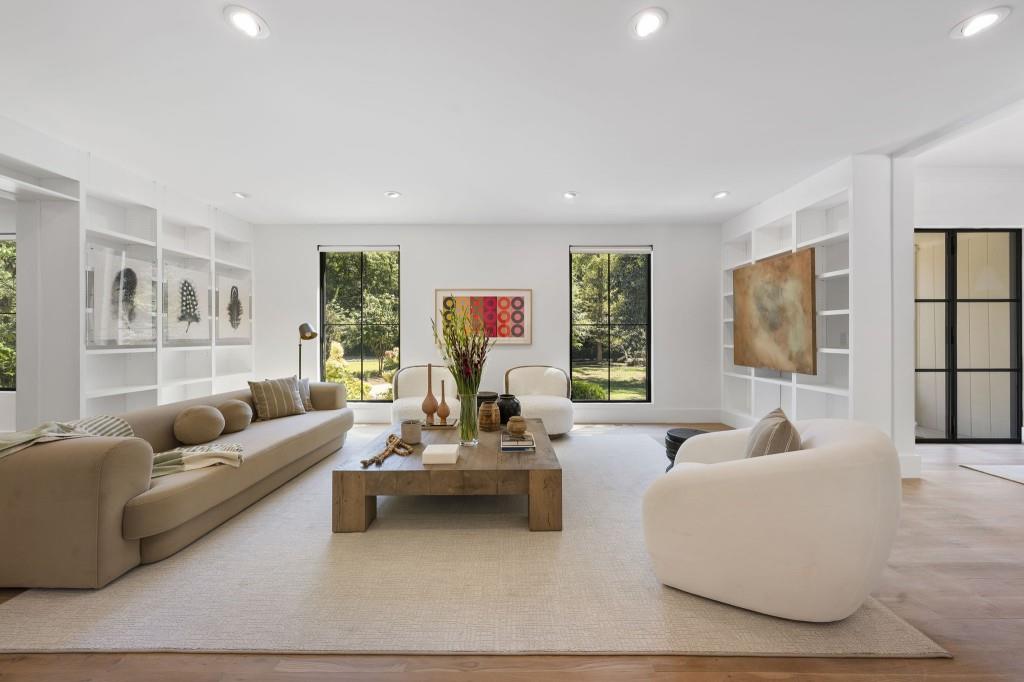 447 Valley Road