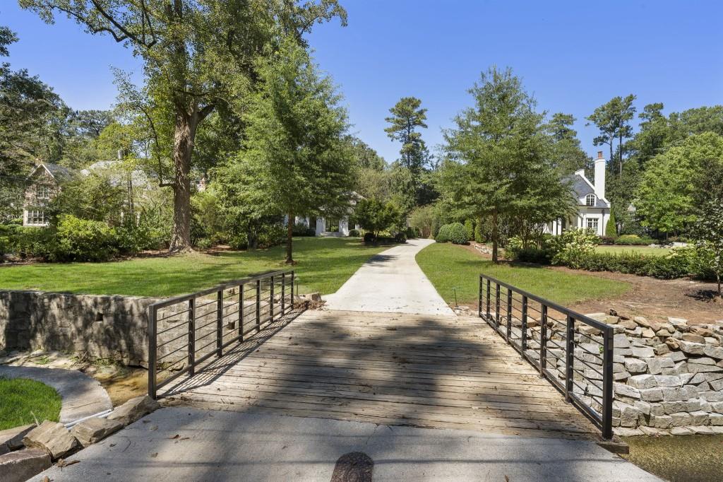 447 Valley Road