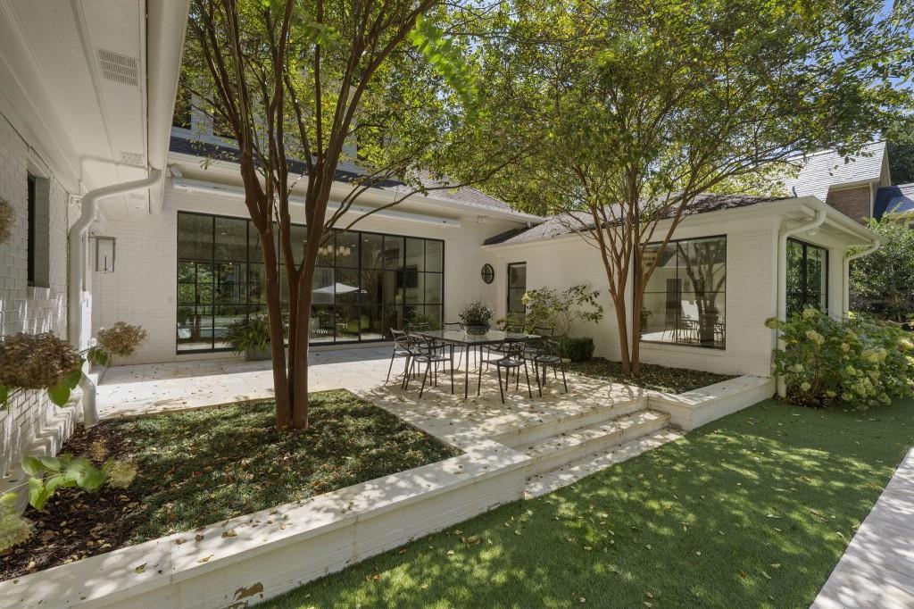 447 Valley Road