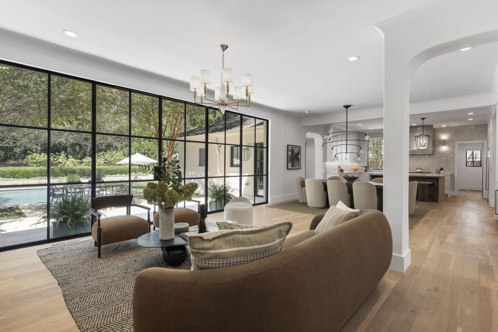 447 Valley Road