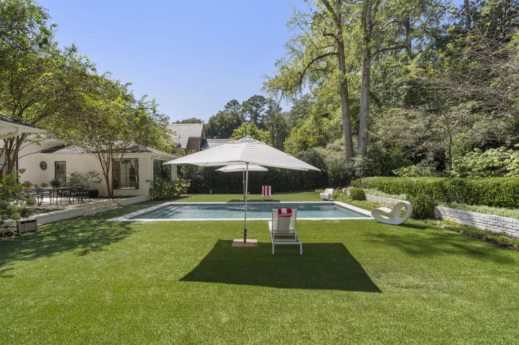 447 Valley Road