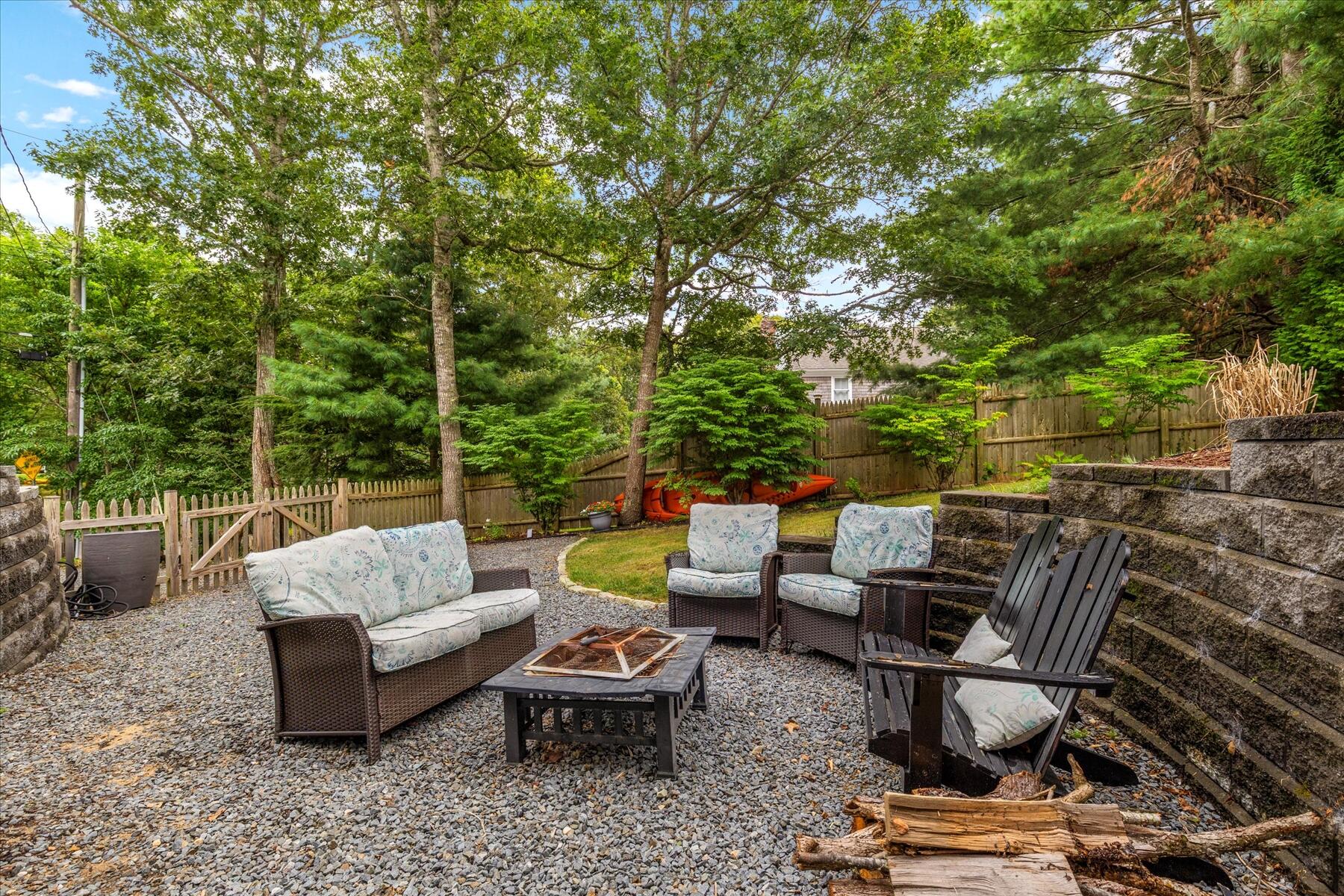 15 Follins Pond Road