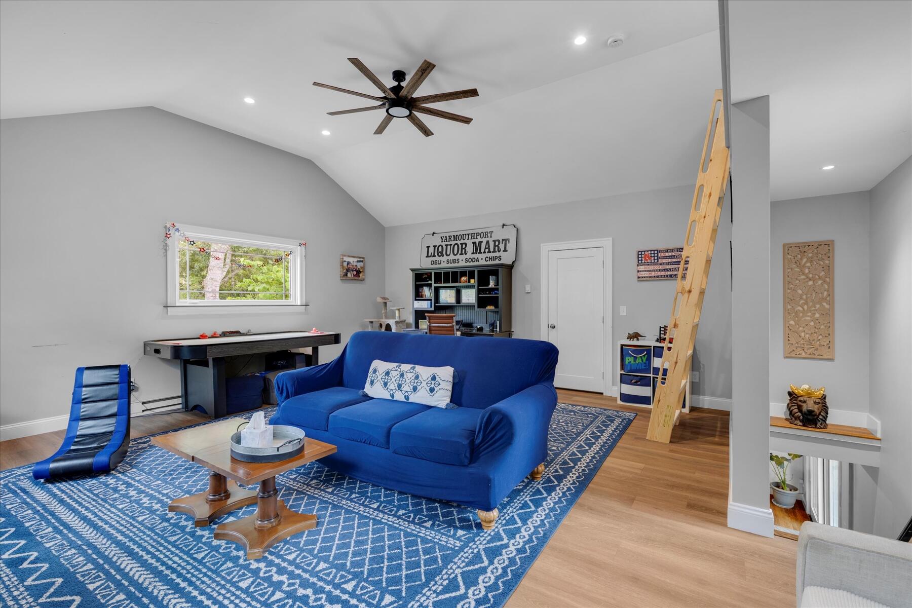 15 Follins Pond Road