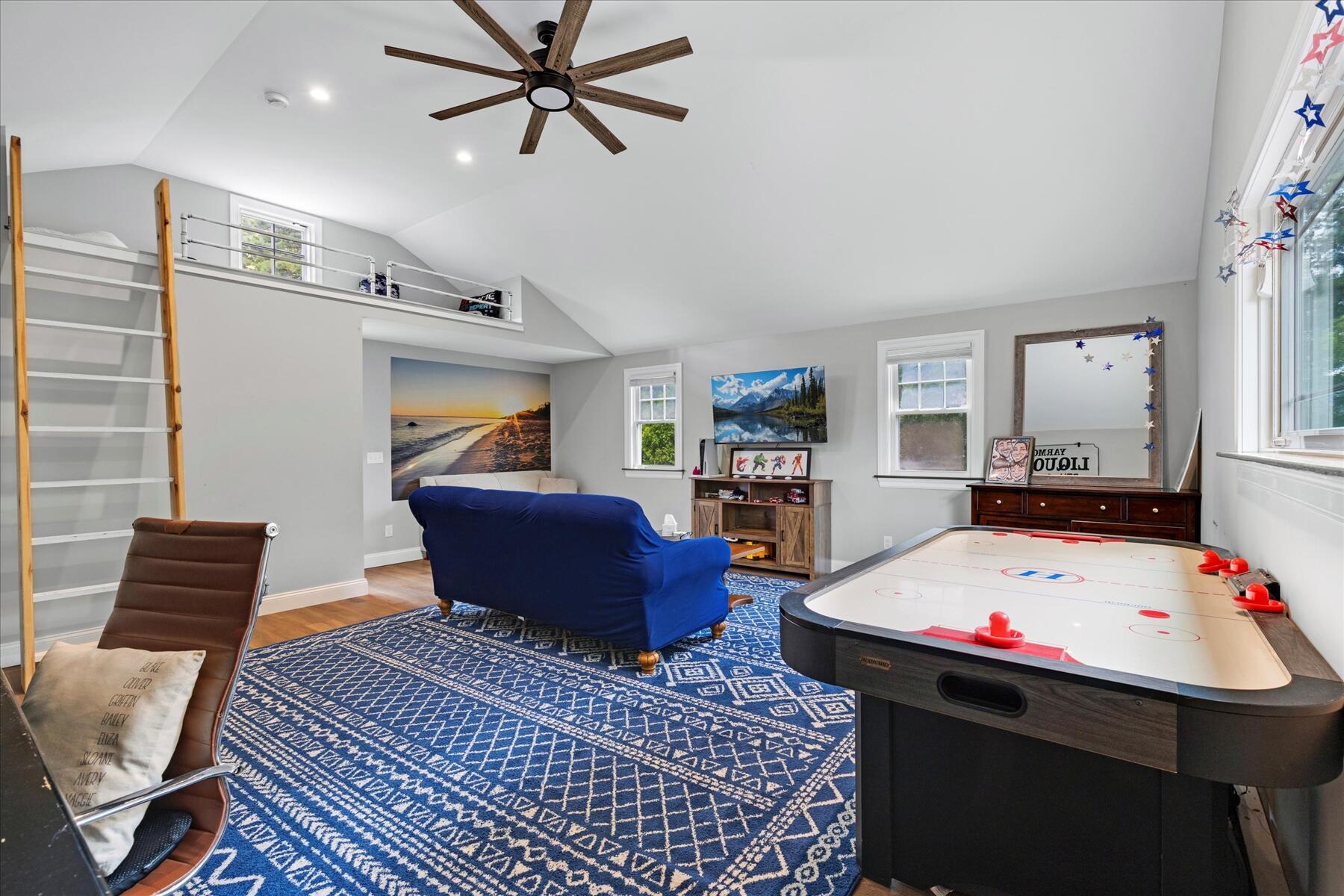 15 Follins Pond Road