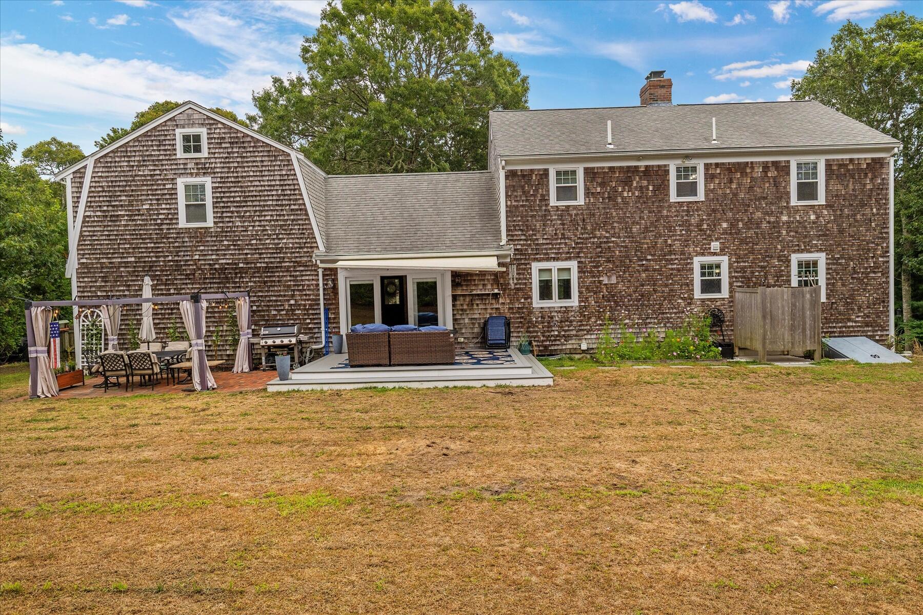 15 Follins Pond Road