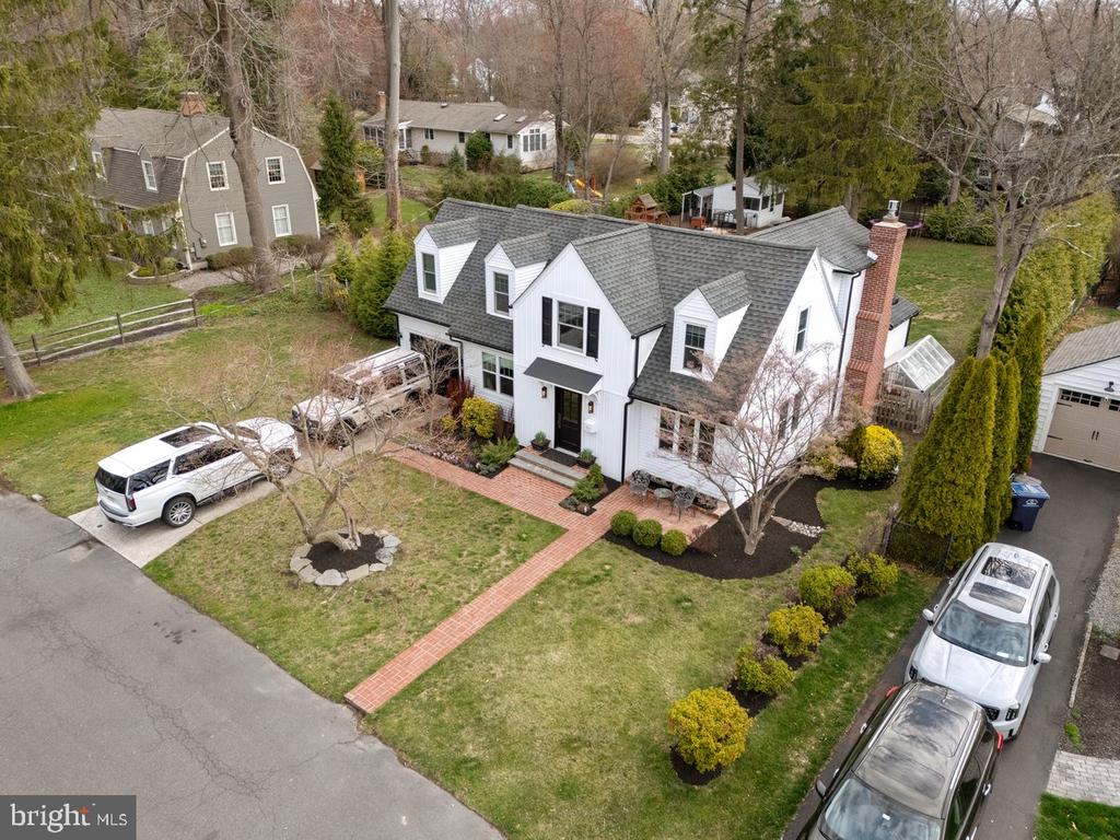 703 MAPLE COURT