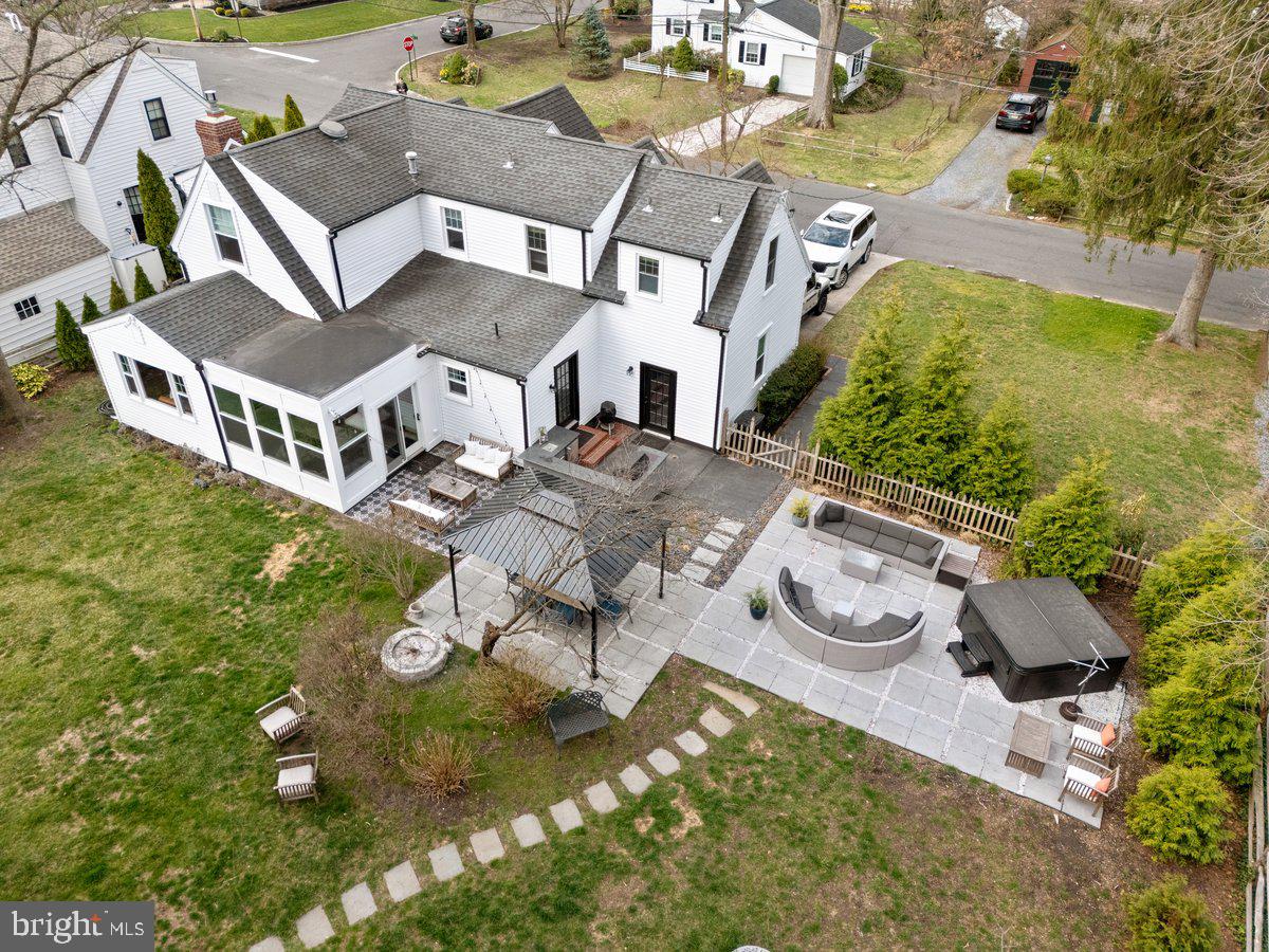703 MAPLE COURT