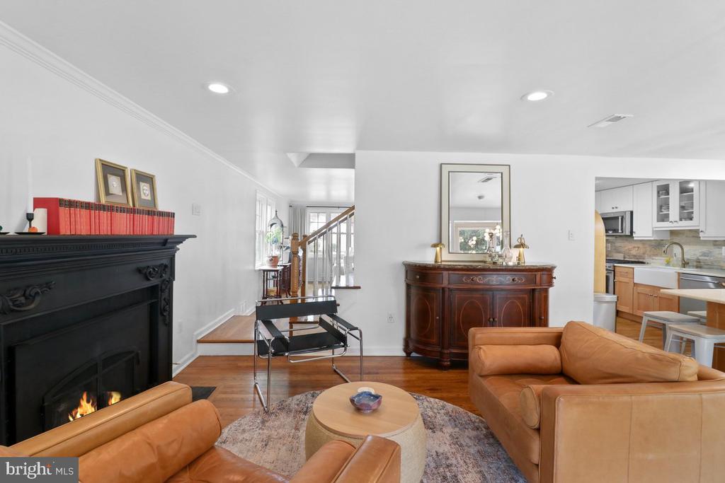 703 MAPLE COURT