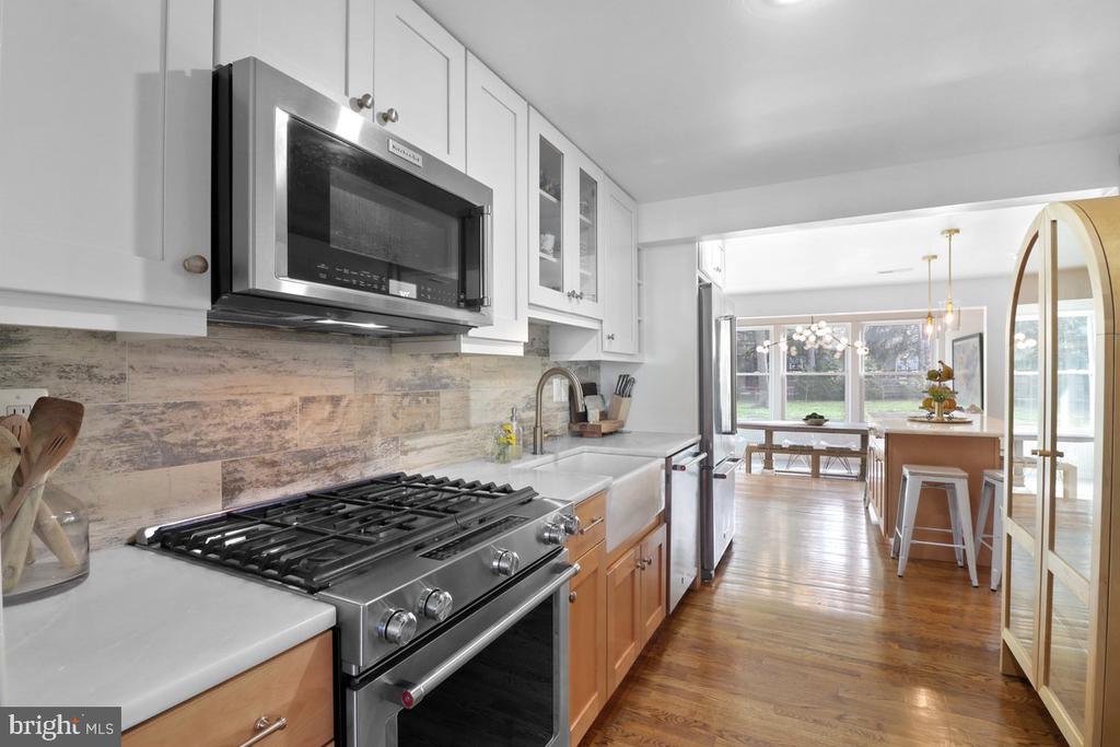 703 MAPLE COURT