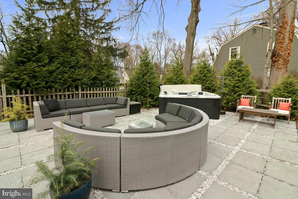 703 MAPLE COURT