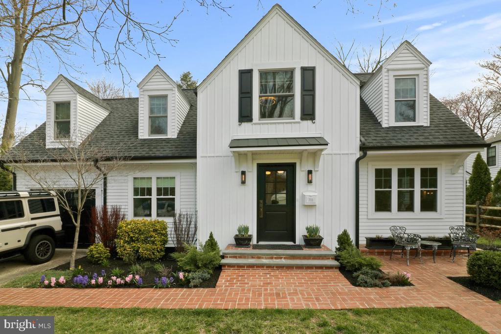 703 MAPLE COURT