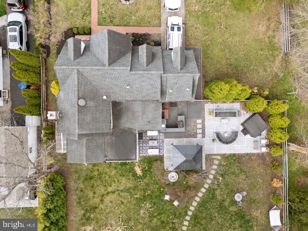 703 MAPLE COURT