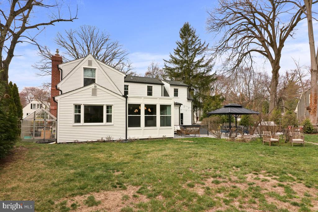 703 MAPLE COURT