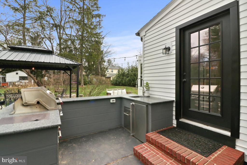 703 MAPLE COURT