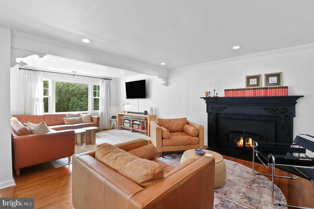 703 MAPLE COURT