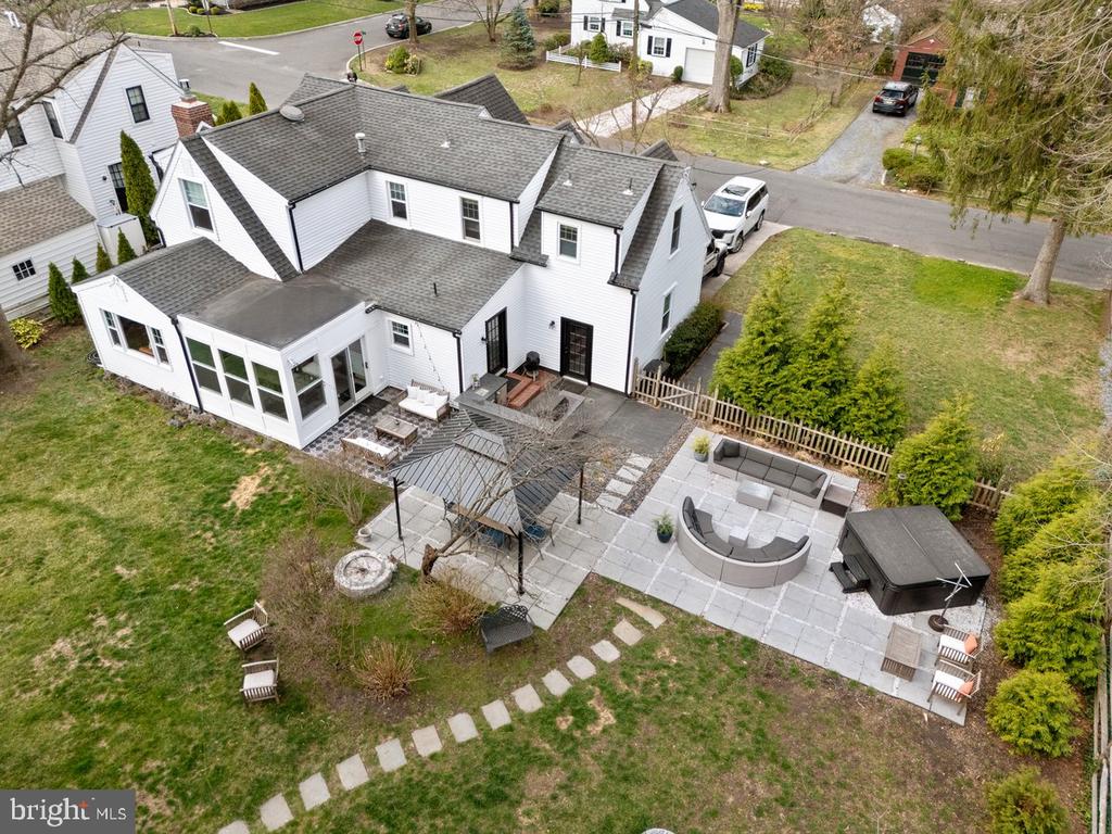 703 MAPLE COURT