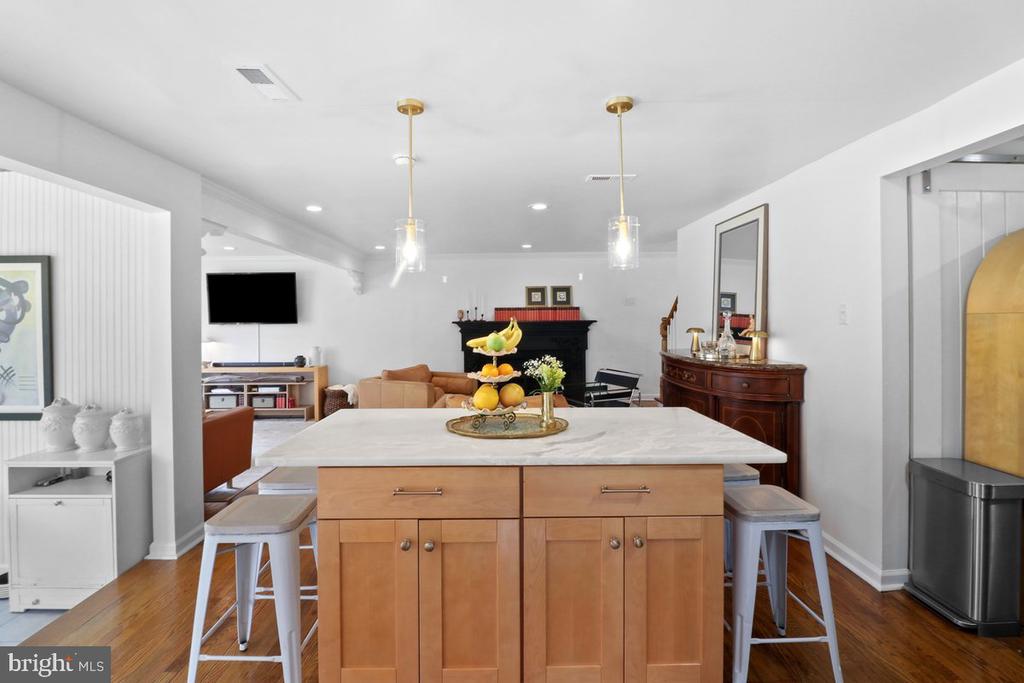 703 MAPLE COURT