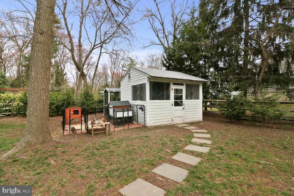 703 MAPLE COURT