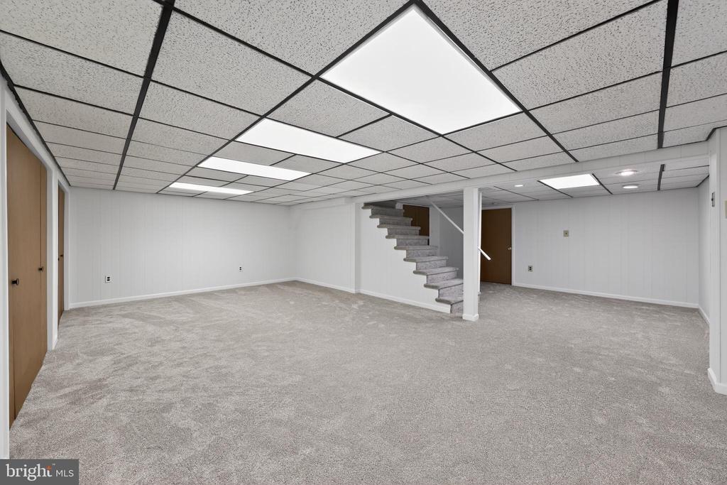 210 E OAK AVENUE