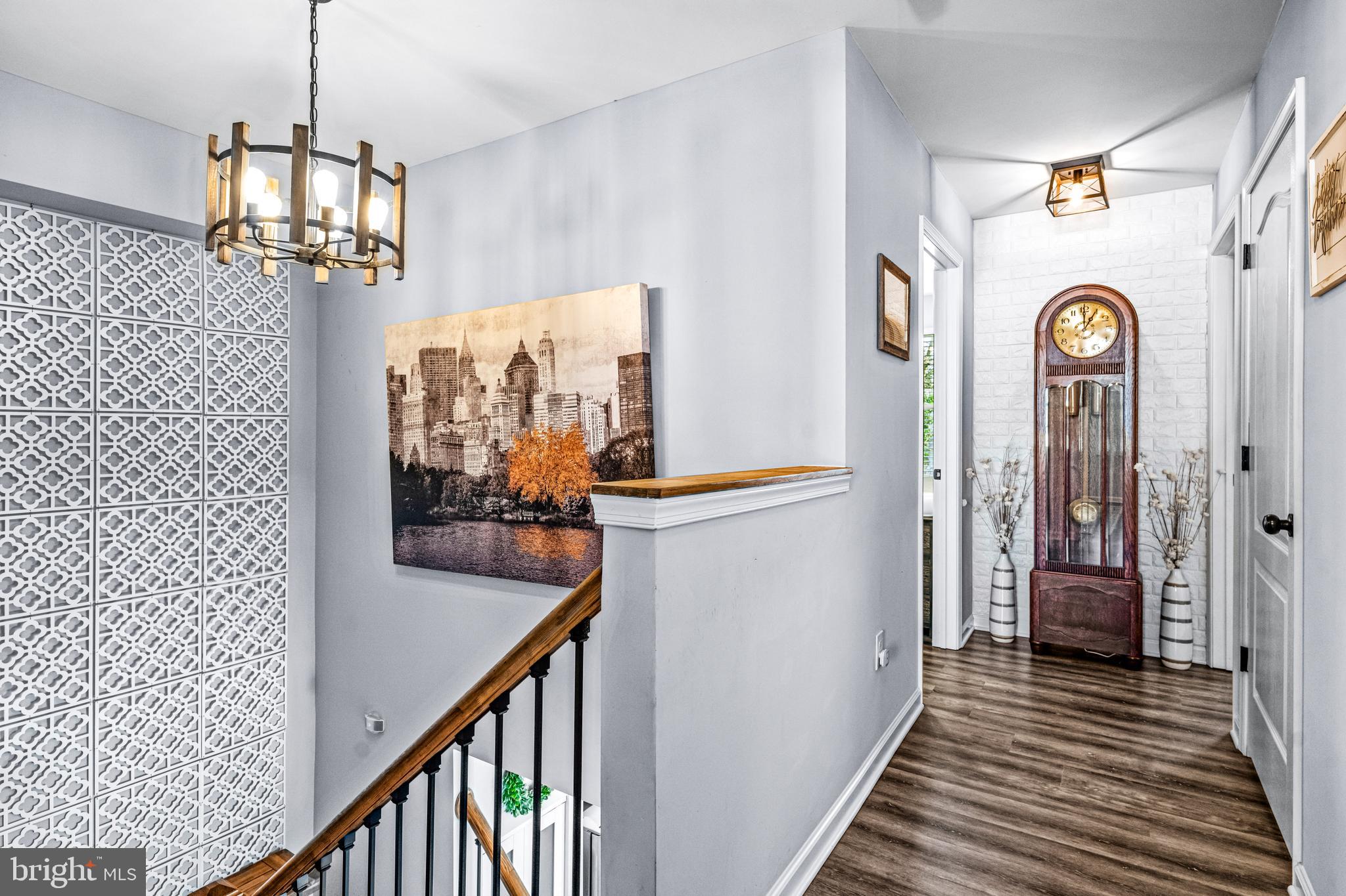 6 E LAKEVIEW AVENUE
