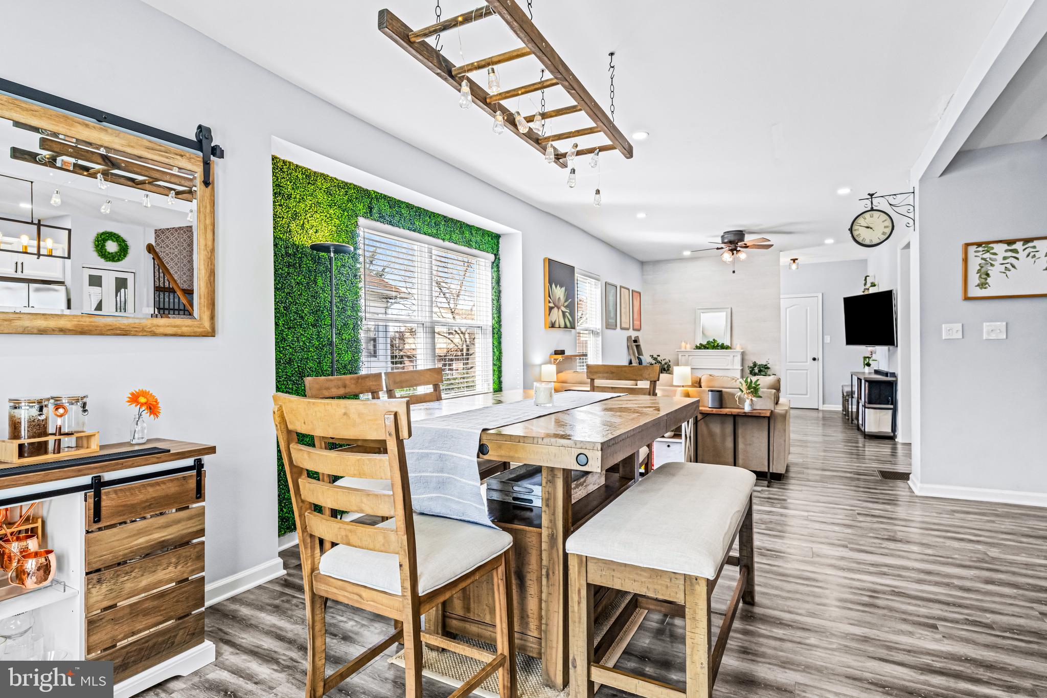 6 E LAKEVIEW AVENUE