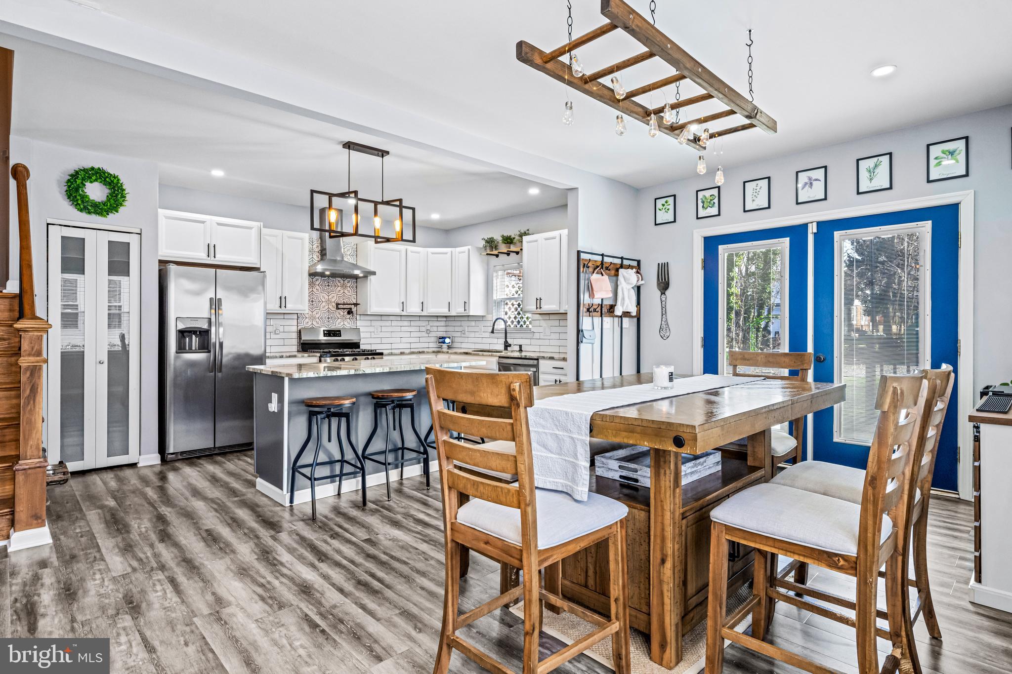 6 E LAKEVIEW AVENUE