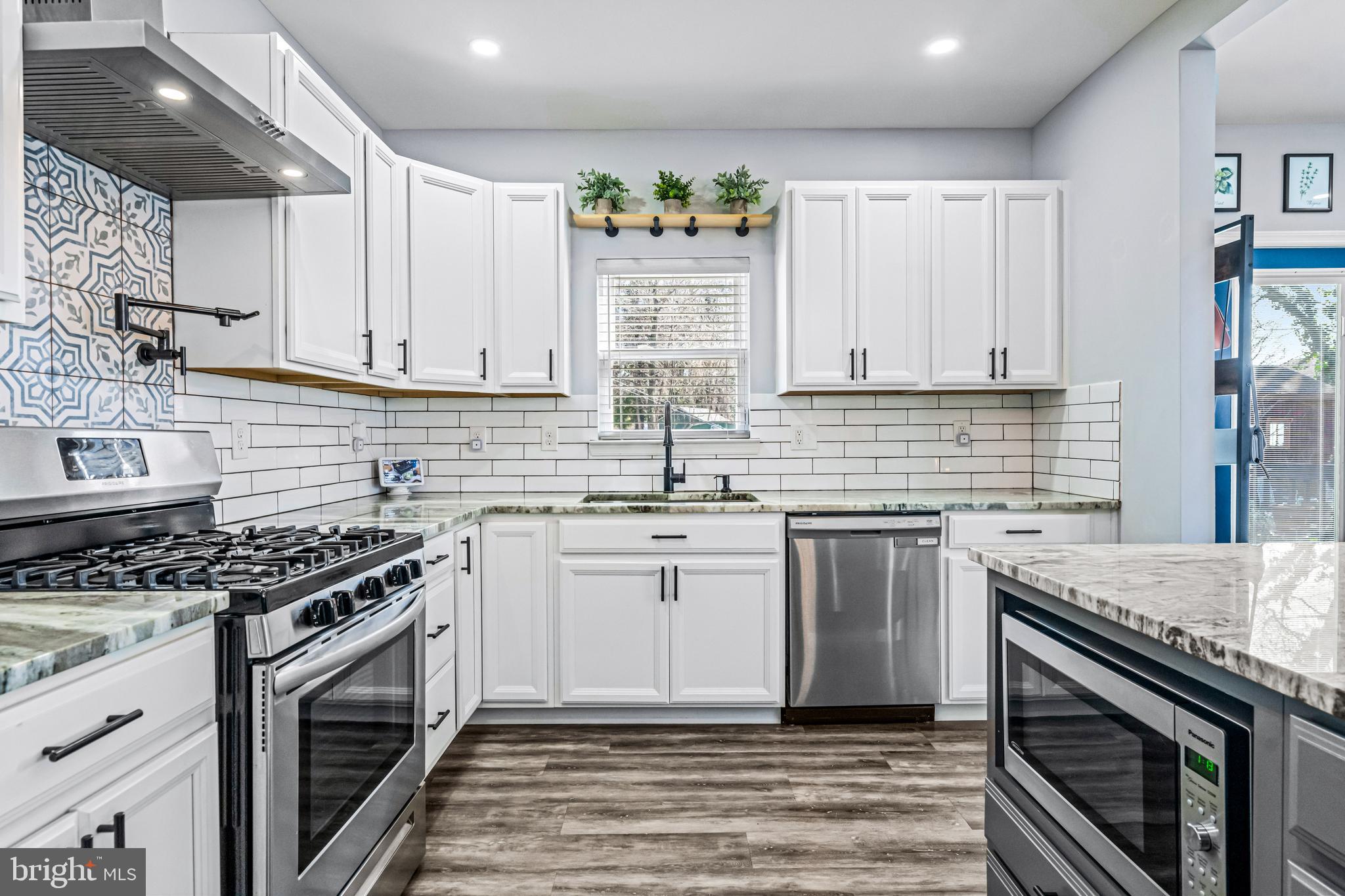 6 E LAKEVIEW AVENUE