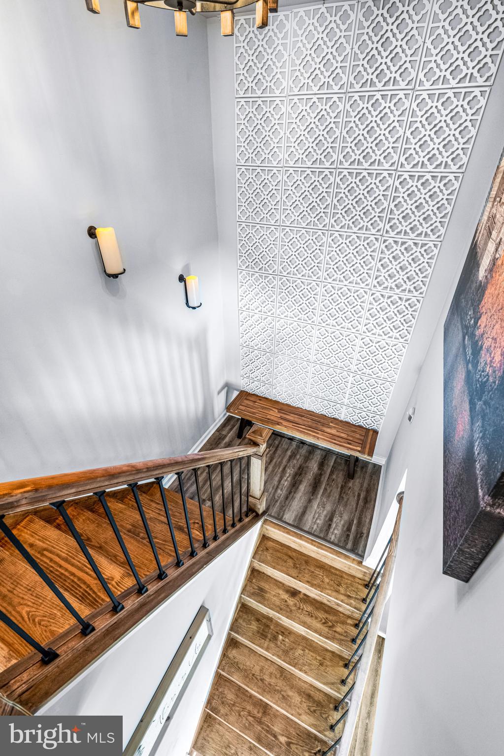 6 E LAKEVIEW AVENUE