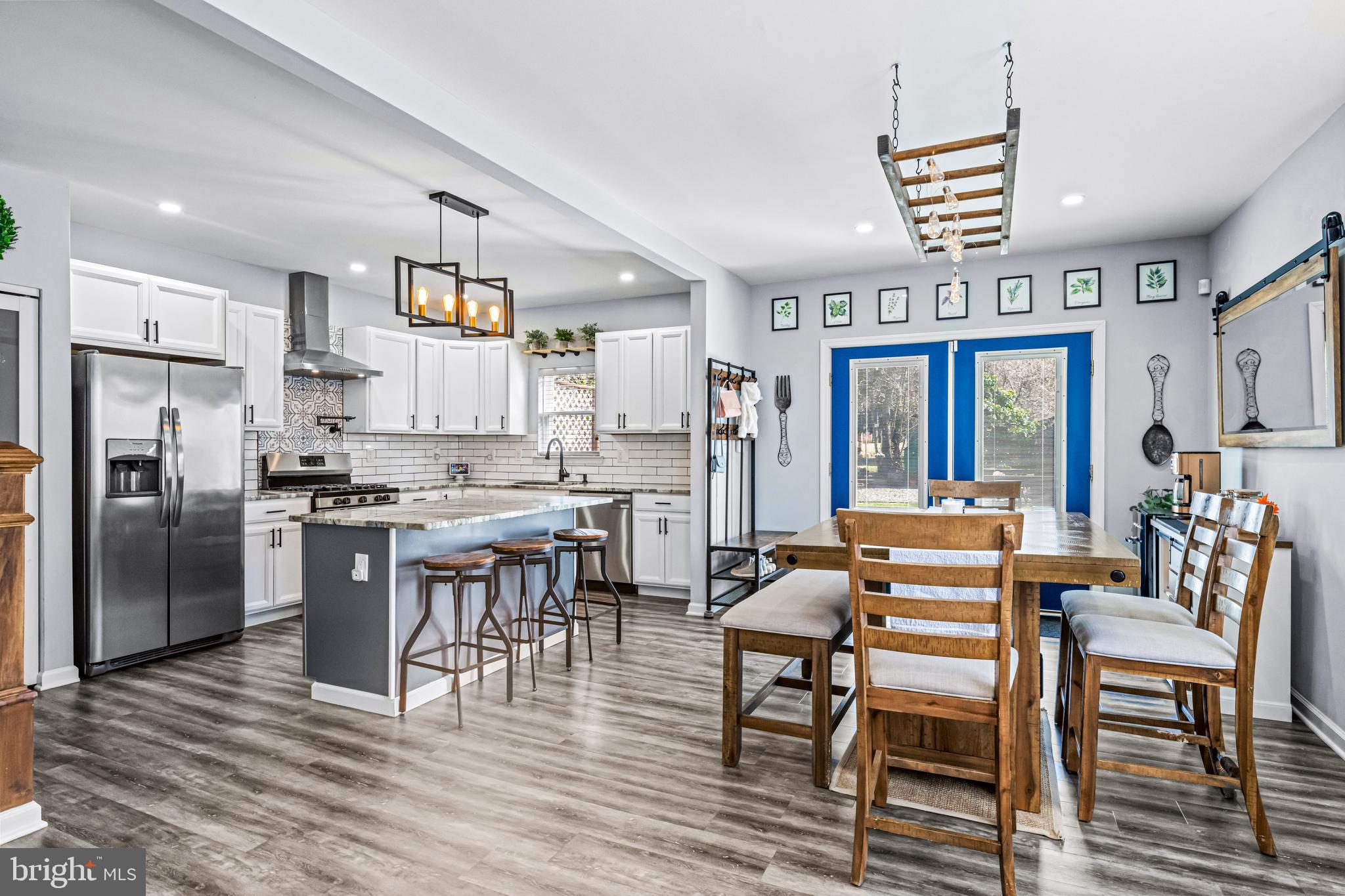 6 E LAKEVIEW AVENUE
