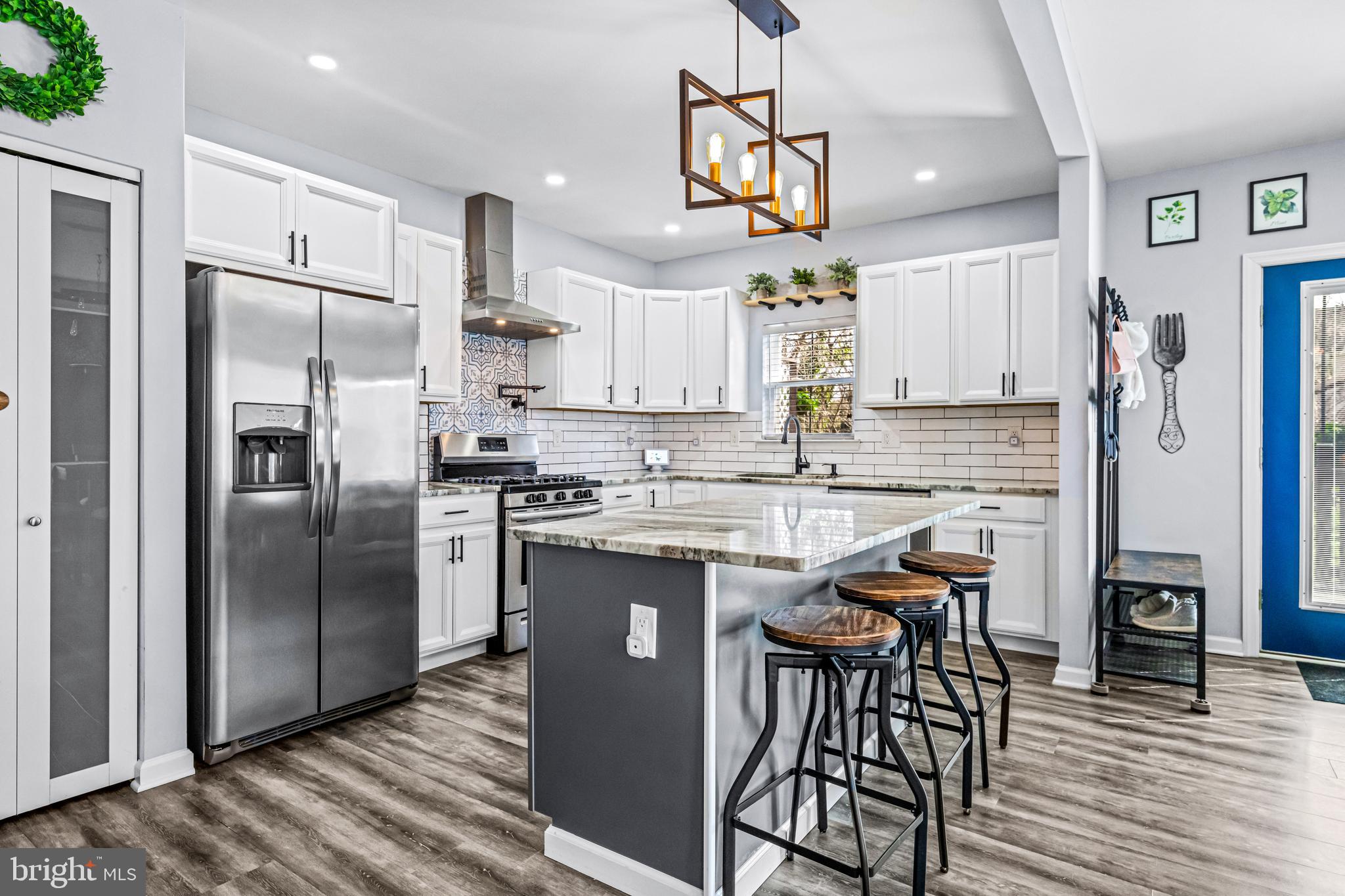 6 E LAKEVIEW AVENUE