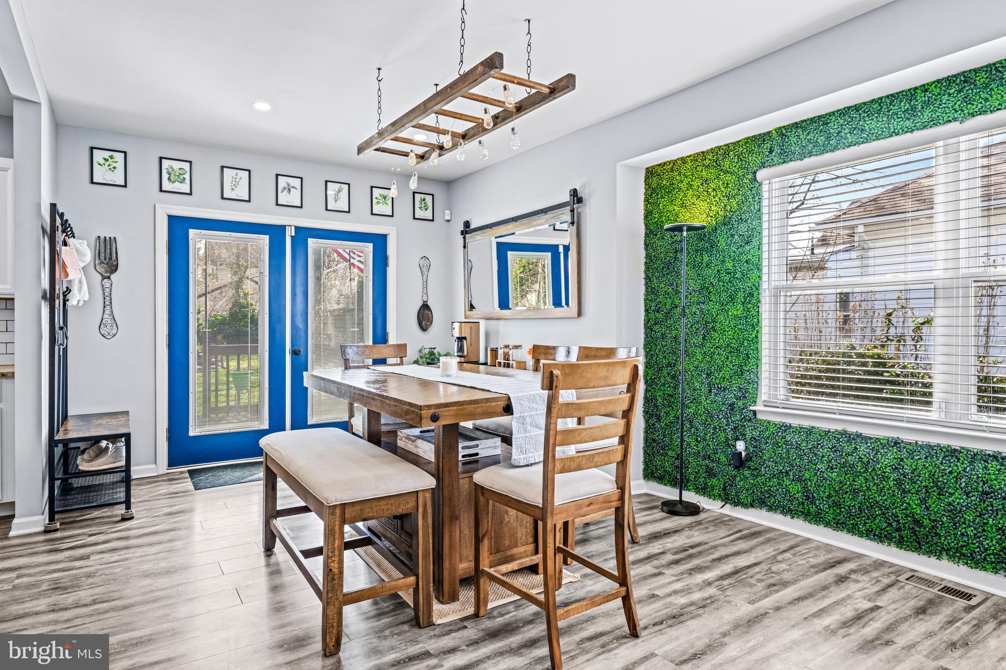 6 E LAKEVIEW AVENUE