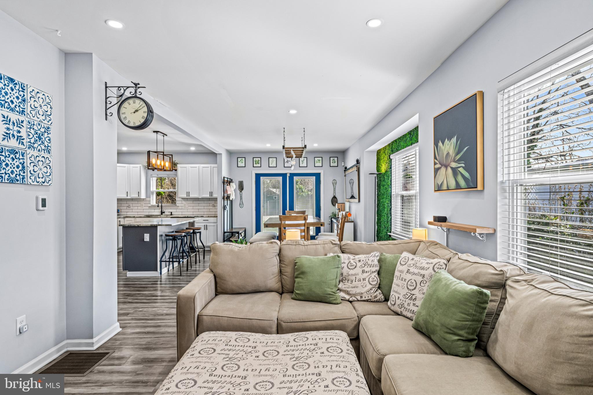 6 E LAKEVIEW AVENUE
