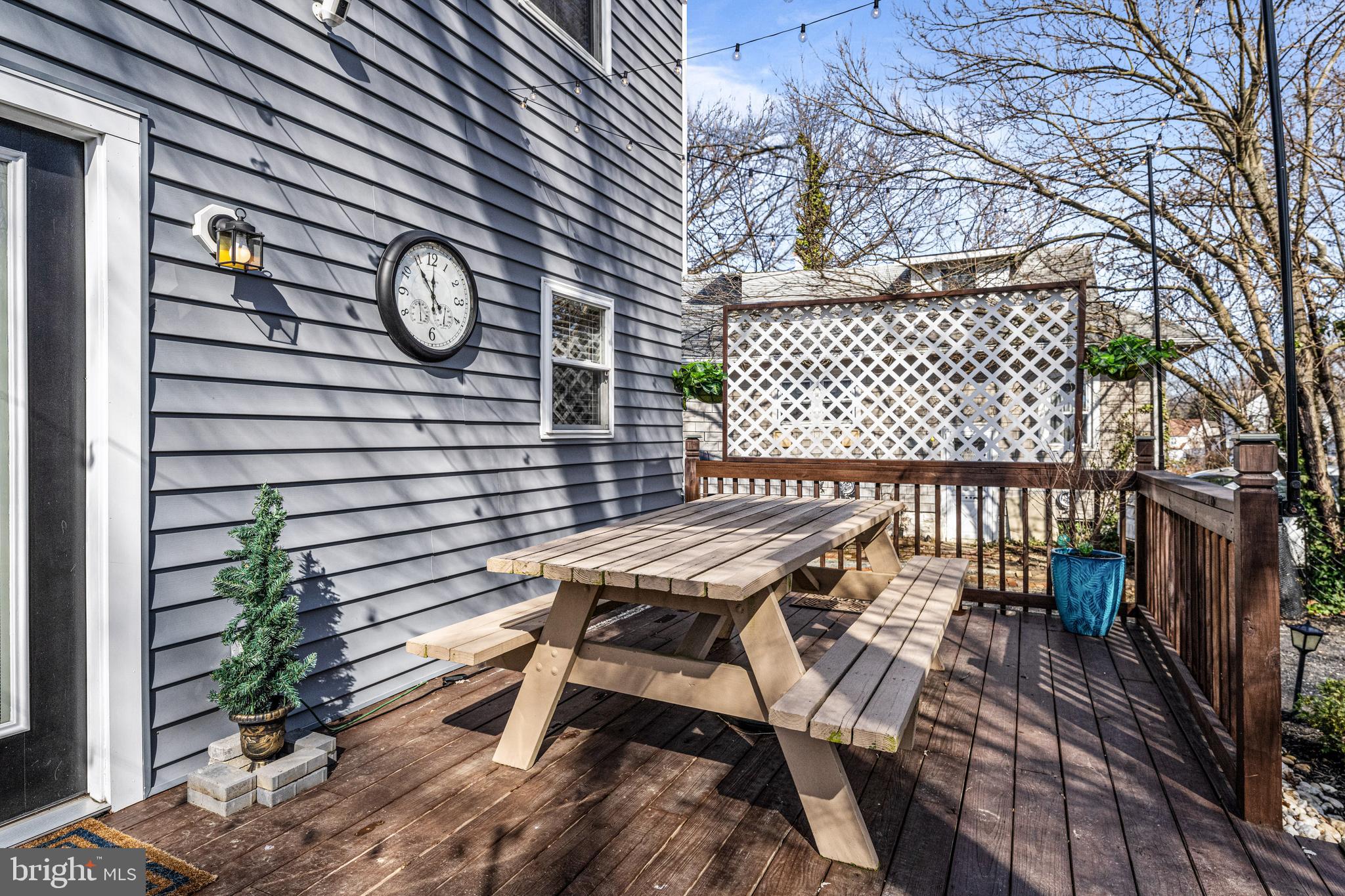 6 E LAKEVIEW AVENUE