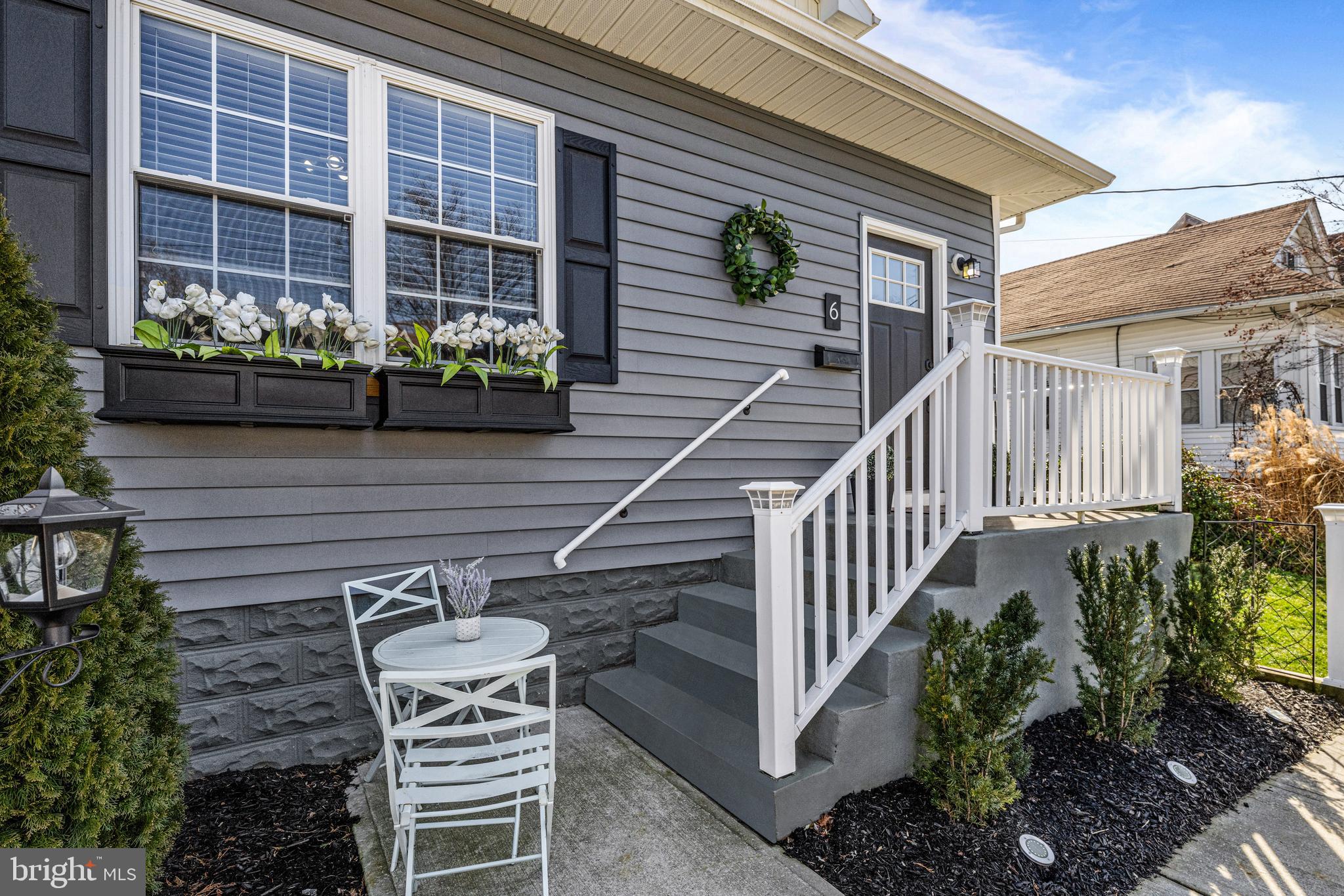 6 E LAKEVIEW AVENUE