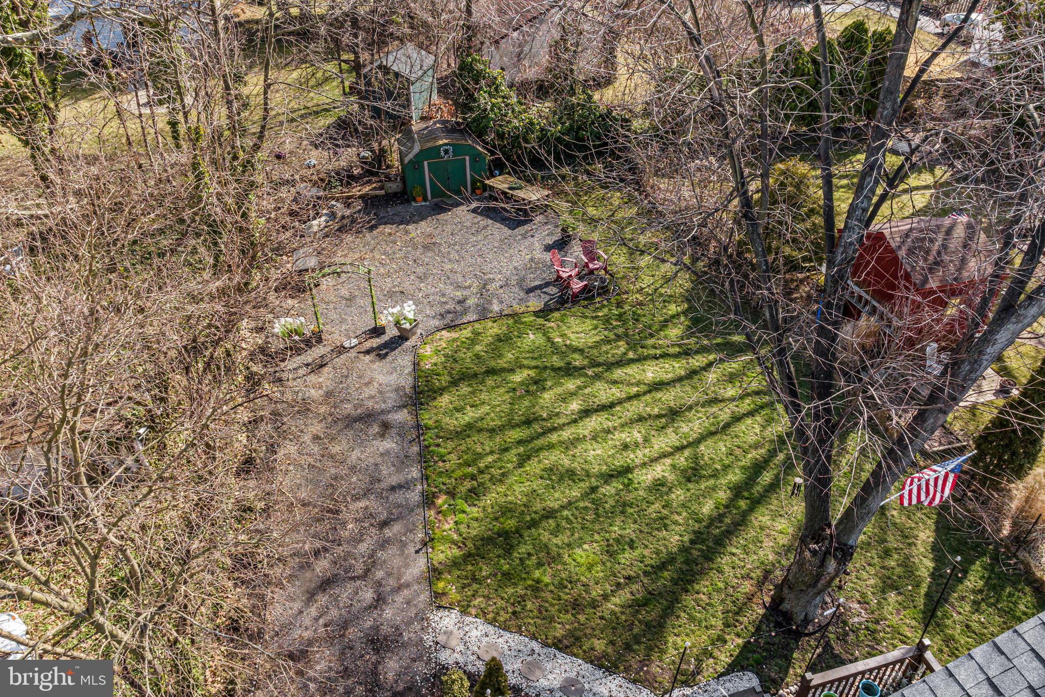 6 E LAKEVIEW AVENUE