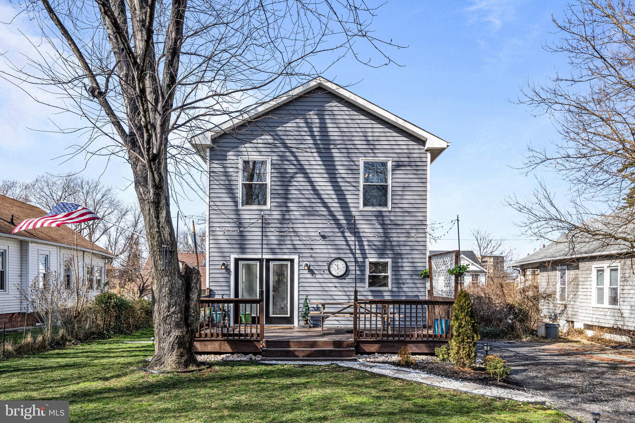 6 E LAKEVIEW AVENUE