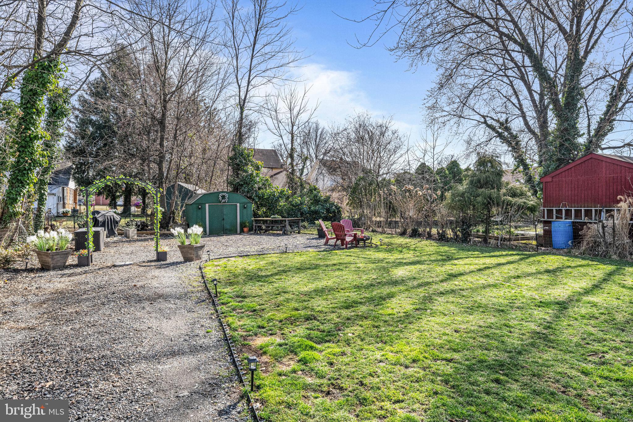 6 E LAKEVIEW AVENUE