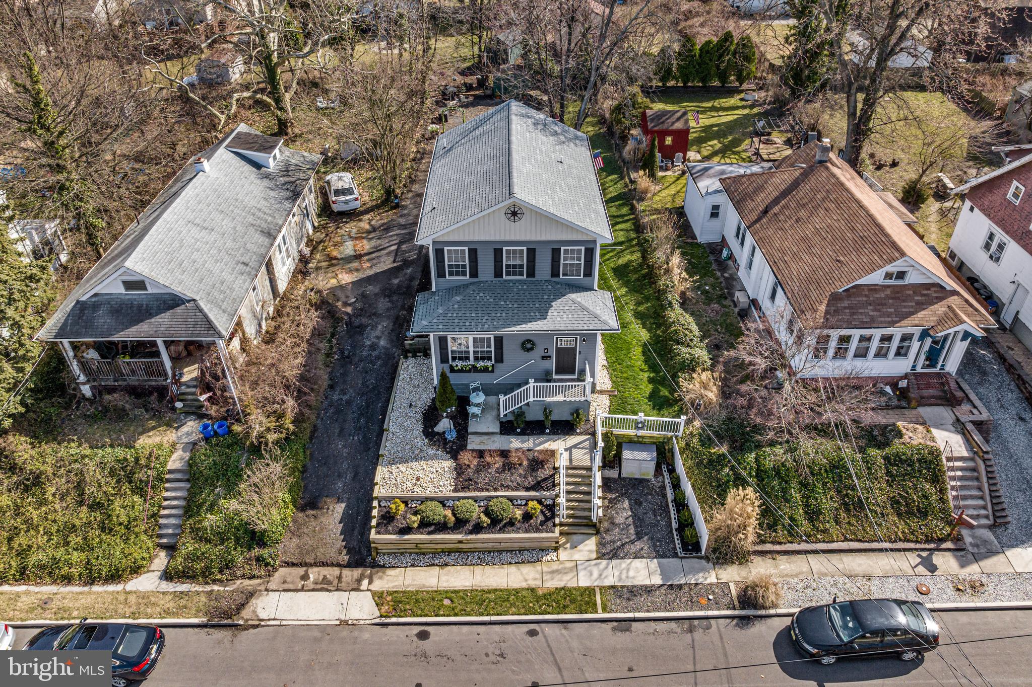 6 E LAKEVIEW AVENUE