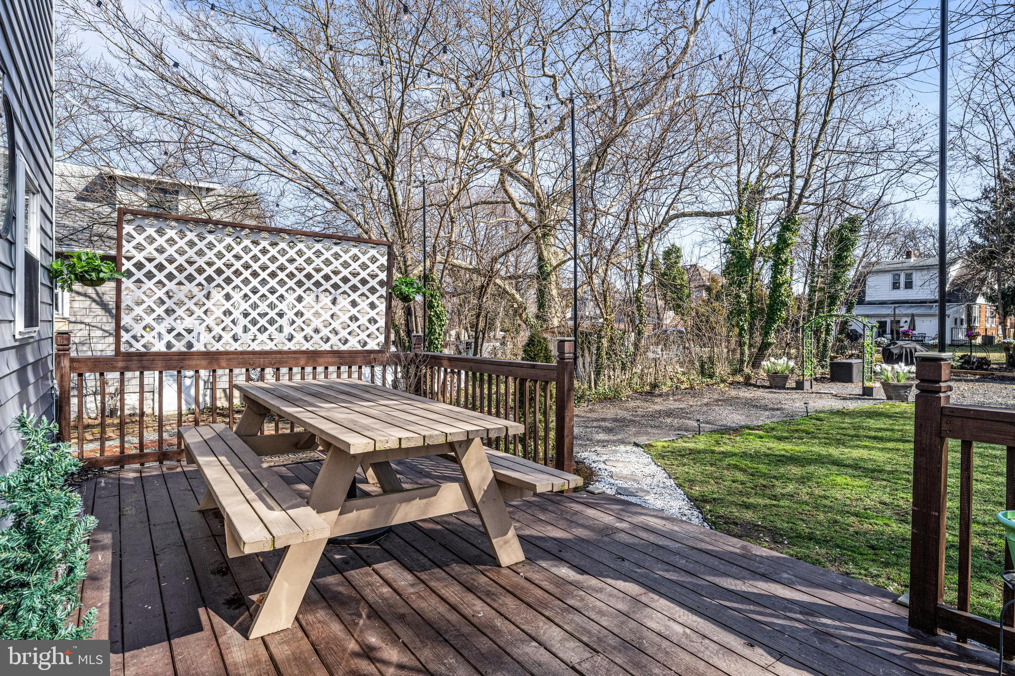 6 E LAKEVIEW AVENUE